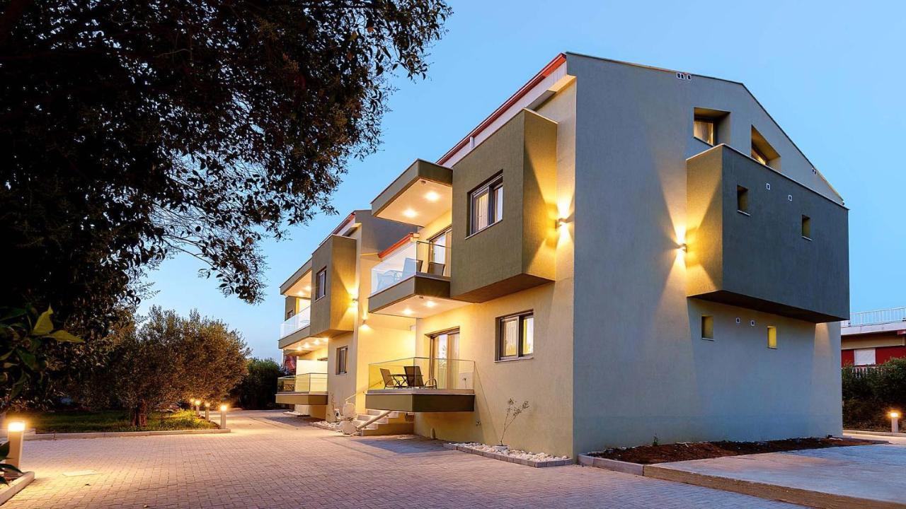 Estelle Family Luxury Apartments & Suites Yerakini Eksteriør billede