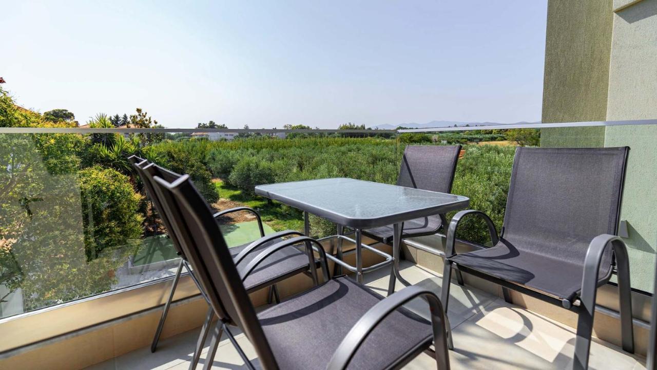 Estelle Family Luxury Apartments & Suites Yerakini Eksteriør billede