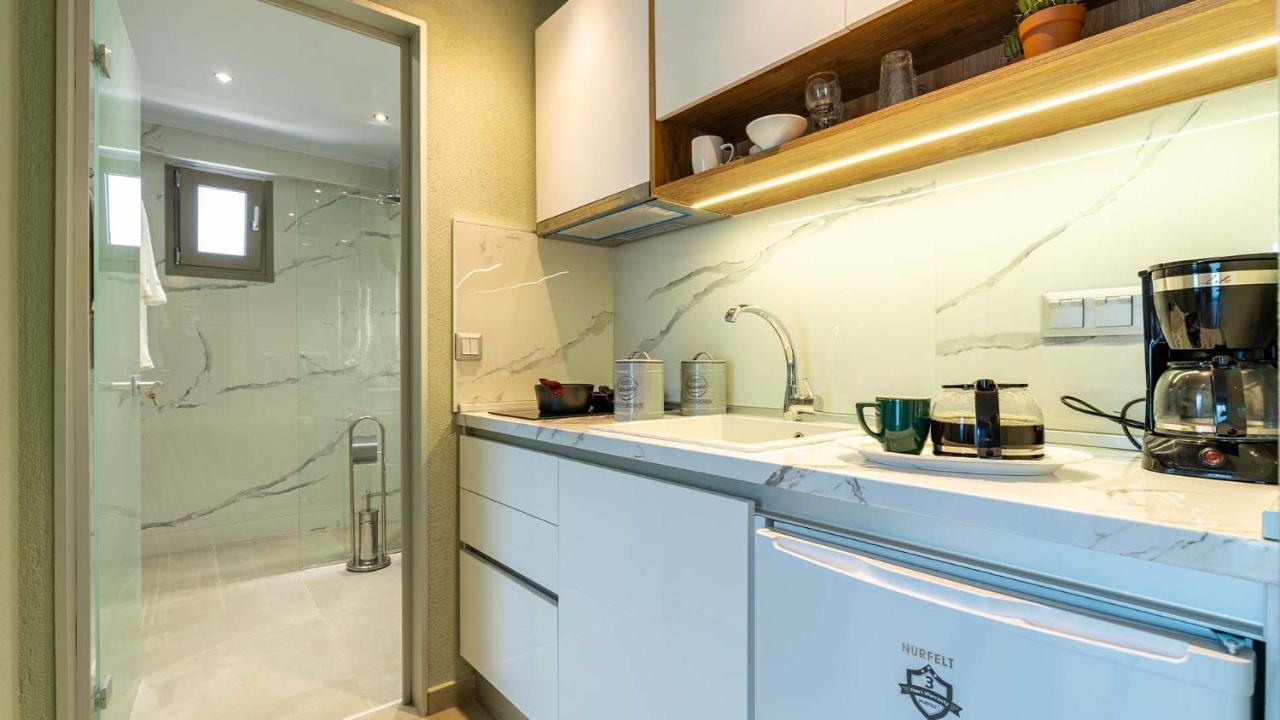 Estelle Family Luxury Apartments & Suites Yerakini Eksteriør billede
