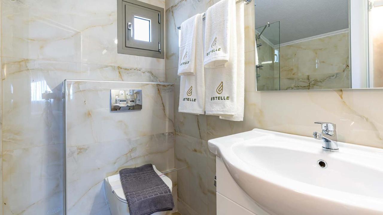 Estelle Family Luxury Apartments & Suites Yerakini Eksteriør billede